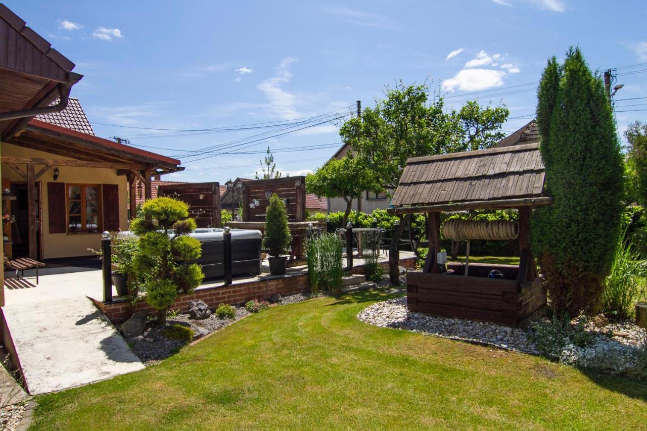 Apartmany Berries Valča Extérieur photo