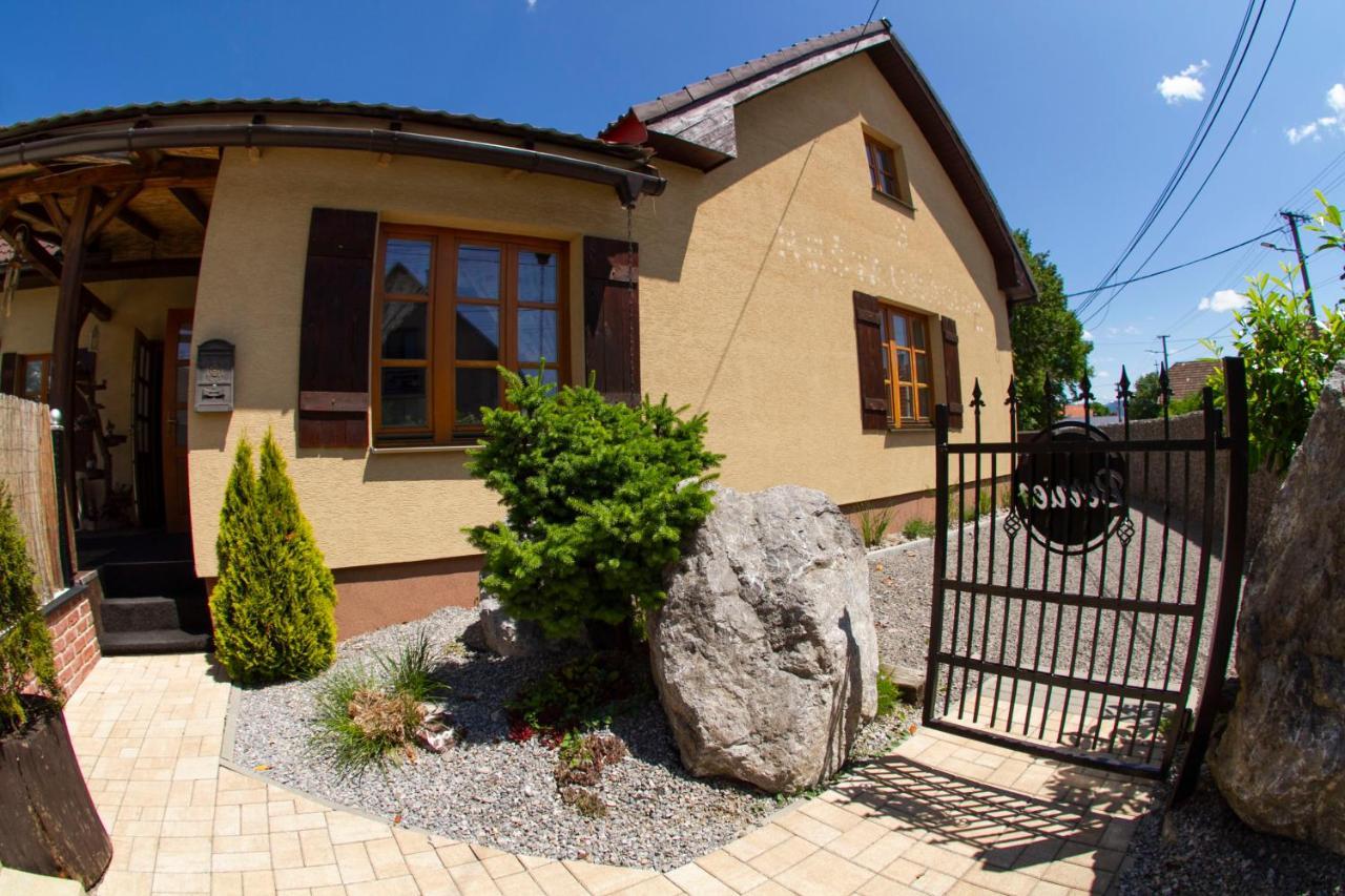 Apartmany Berries Valča Extérieur photo